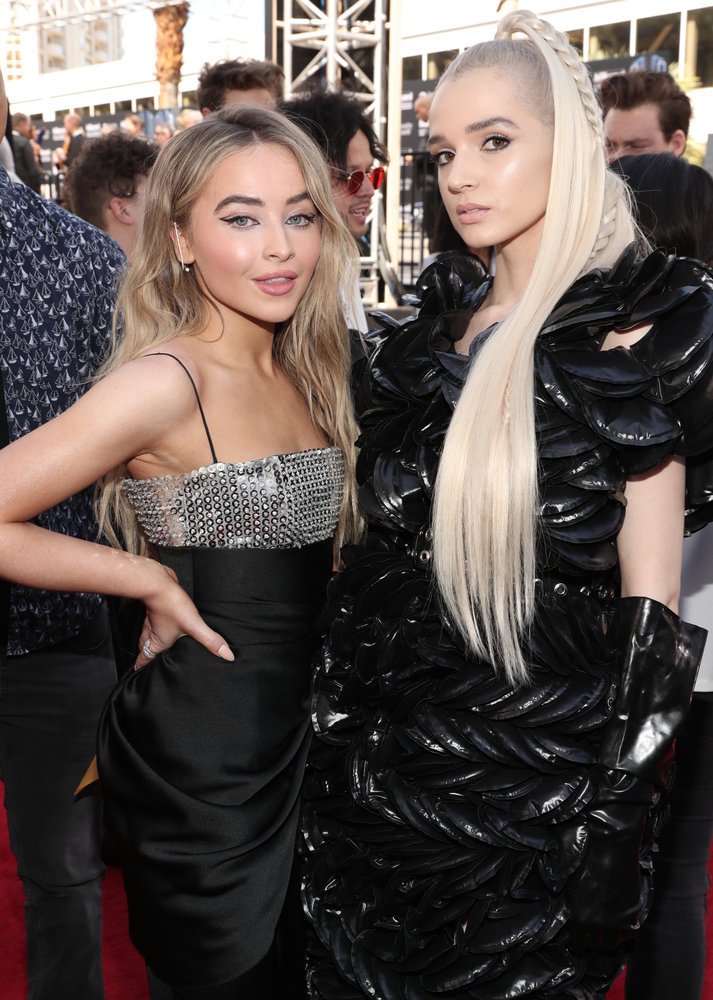 Imagem de conteúdo da notícia "POPPY SURPREENDE COM COVER DE SABRINA CARPENTER NO LIKE A VERSION DA TRIPLE J" #2