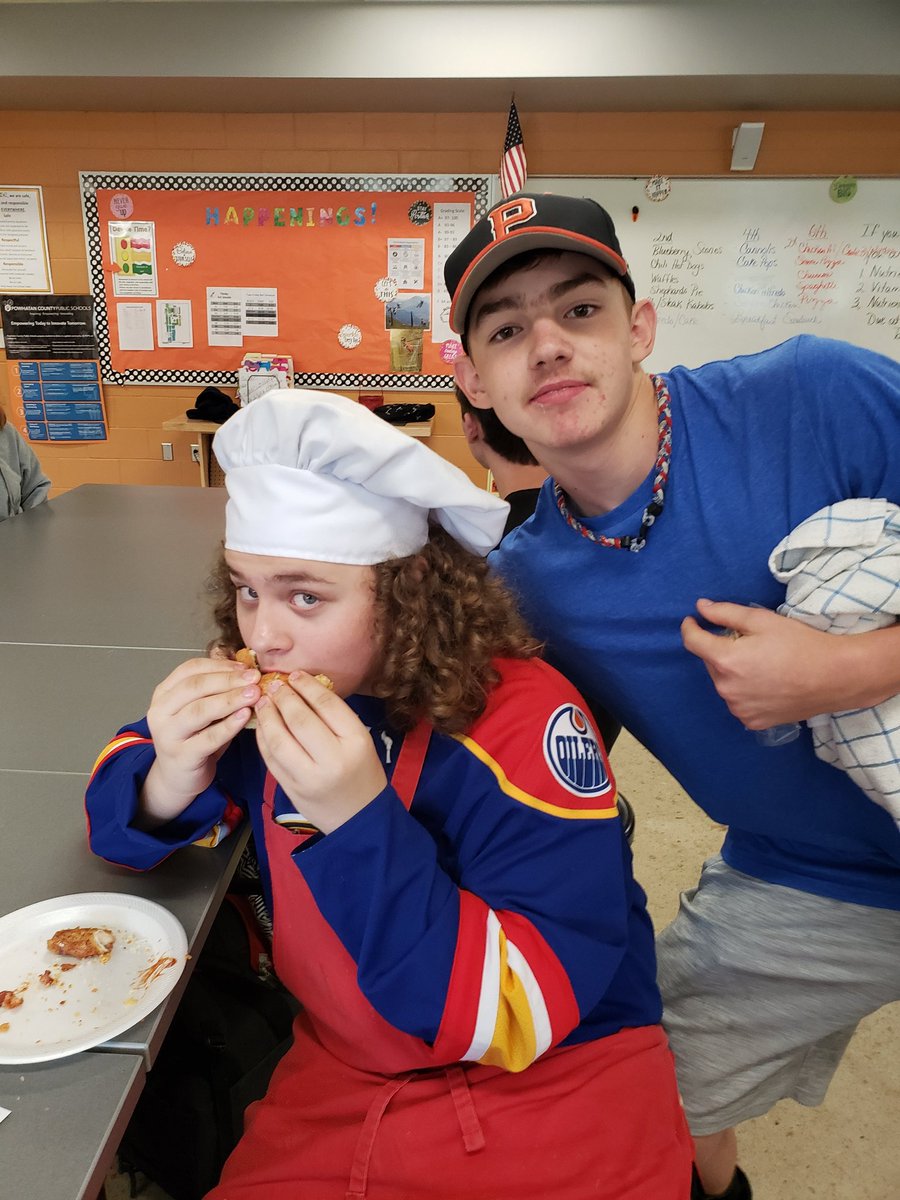 BetsyLewis4's tweet photo. These guys did an awesome job today making delicious chicken sandwiches! Love it when one of them said "I didn't know I could cook!" #yummy #guysthatcook https://t.co/FbJW75EaNk