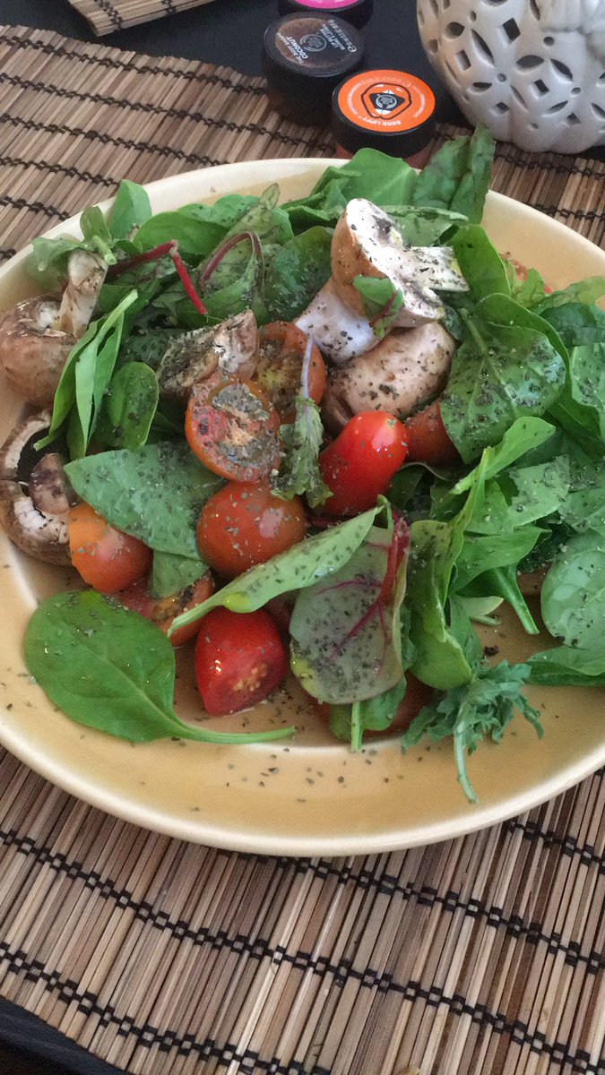 babieamelie1's tweet photo. Day 17 No Meat... No Time For A Hot Plate, So You Throw Some Shit Together Right Quick #Lime #OliveOil #BlackPepper #DryBasil https://t.co/RFrAjQiQny
