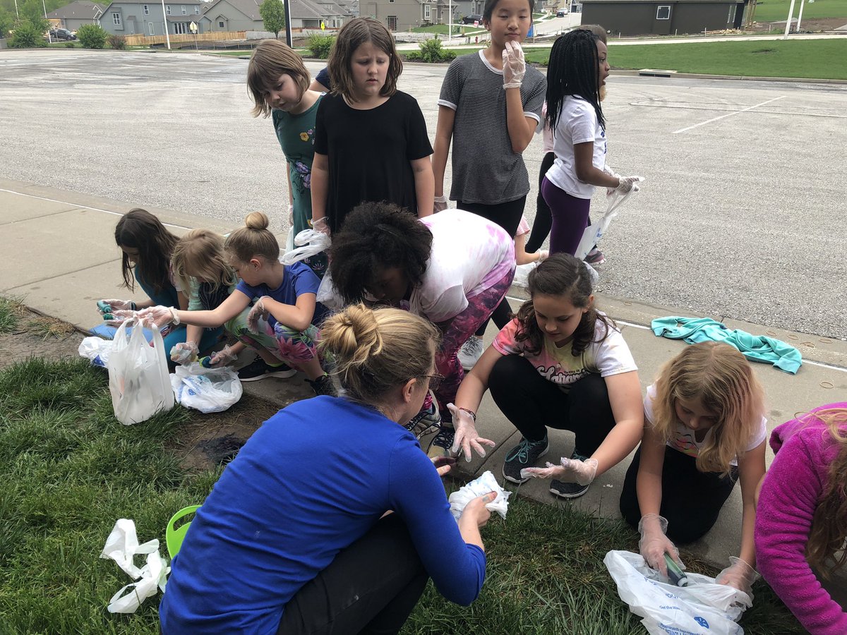 scbolin's tweet photo. Tie dying is so much fun at Girls on the Run! Getting ready for the 5K this Saturday!@KBElementary @MsHogan_306 @MrsGoldyGrade3 @Christinamckeo3 https://t.co/5JGGJtCBa5