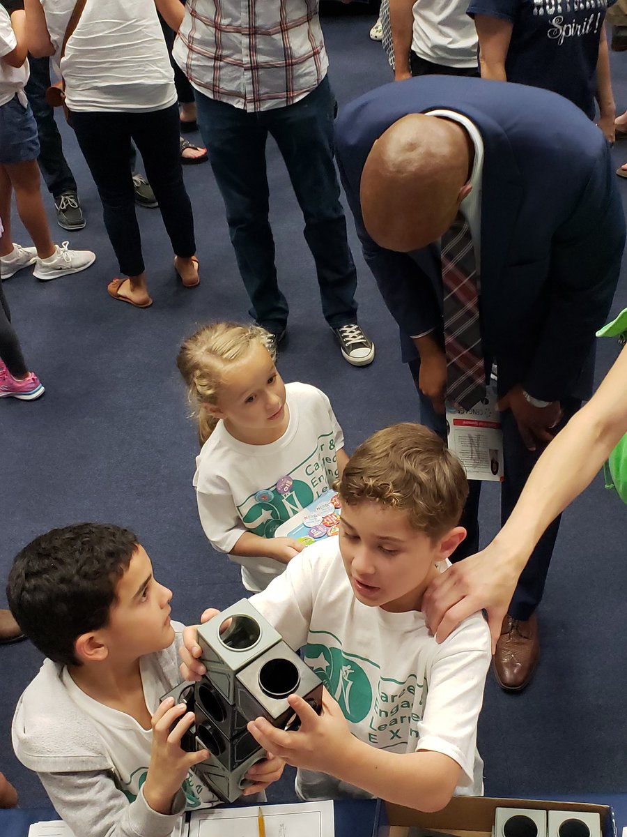 MoralesHawk5's tweet photo. Sharing and exploring @nisdexpo19 representing @NISDHoffmann @KathrynEBowden https://t.co/OLxZGuxBDt