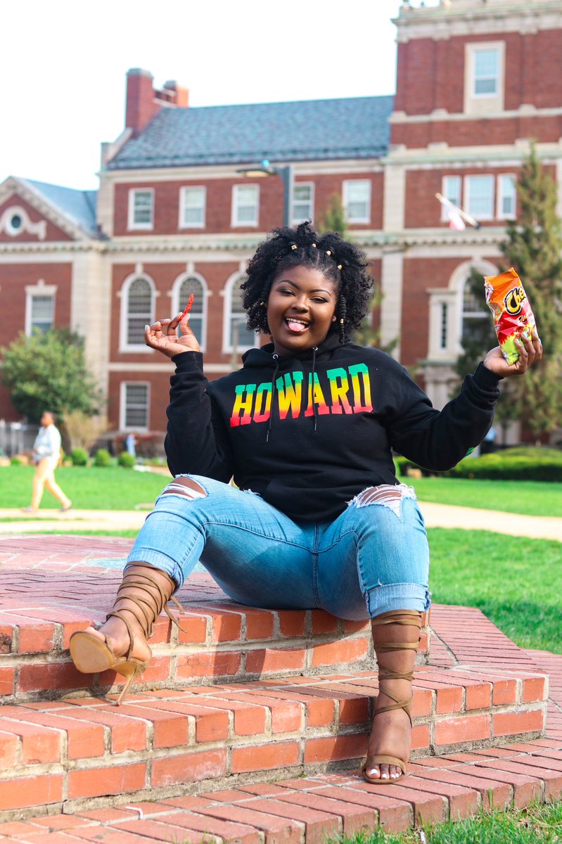 _taritea's tweet image. All that and a bag of chips ✨
#IssaGraduate 🎉