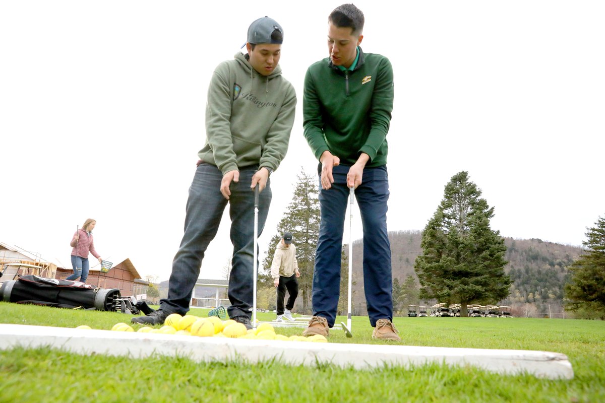 SUNYDelhi's tweet photo. #ProfessionalGolfManagement students gave a lesson to their peers to help prepare for life after #SUNYDelhi. #PGM Director Tom Philion shared that charity tournaments are often a part of corporate jobs & now these students will be prepared to tee off! #NationalGolfDay @wearegolf https://t.co/YCyavK76Nn