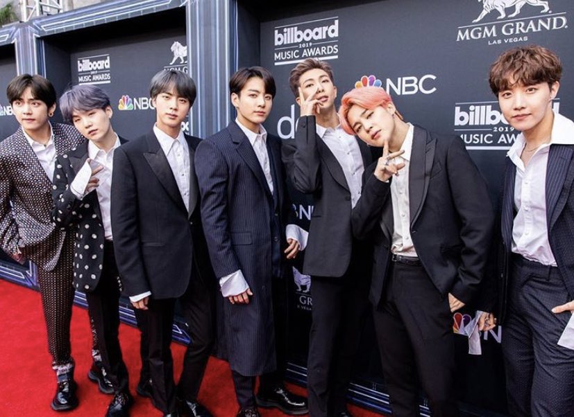 bbi_daily's tweet photo. Kostum siapa paling jadi favorit kalian yang dipakai @BTS_twt di red carpet @BBMAs 2019? #BBMAS #BillboardID #BTSOnE https://t.co/asiSLwL0QN
