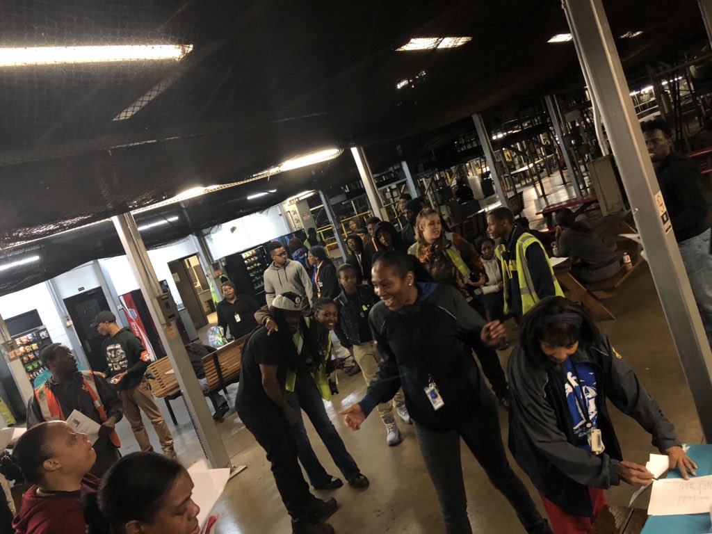 MyeishaSimmons's tweet photo. Ups Wellness Wednesday!!
#GottaStaySafe https://t.co/WbDYKsmMSA