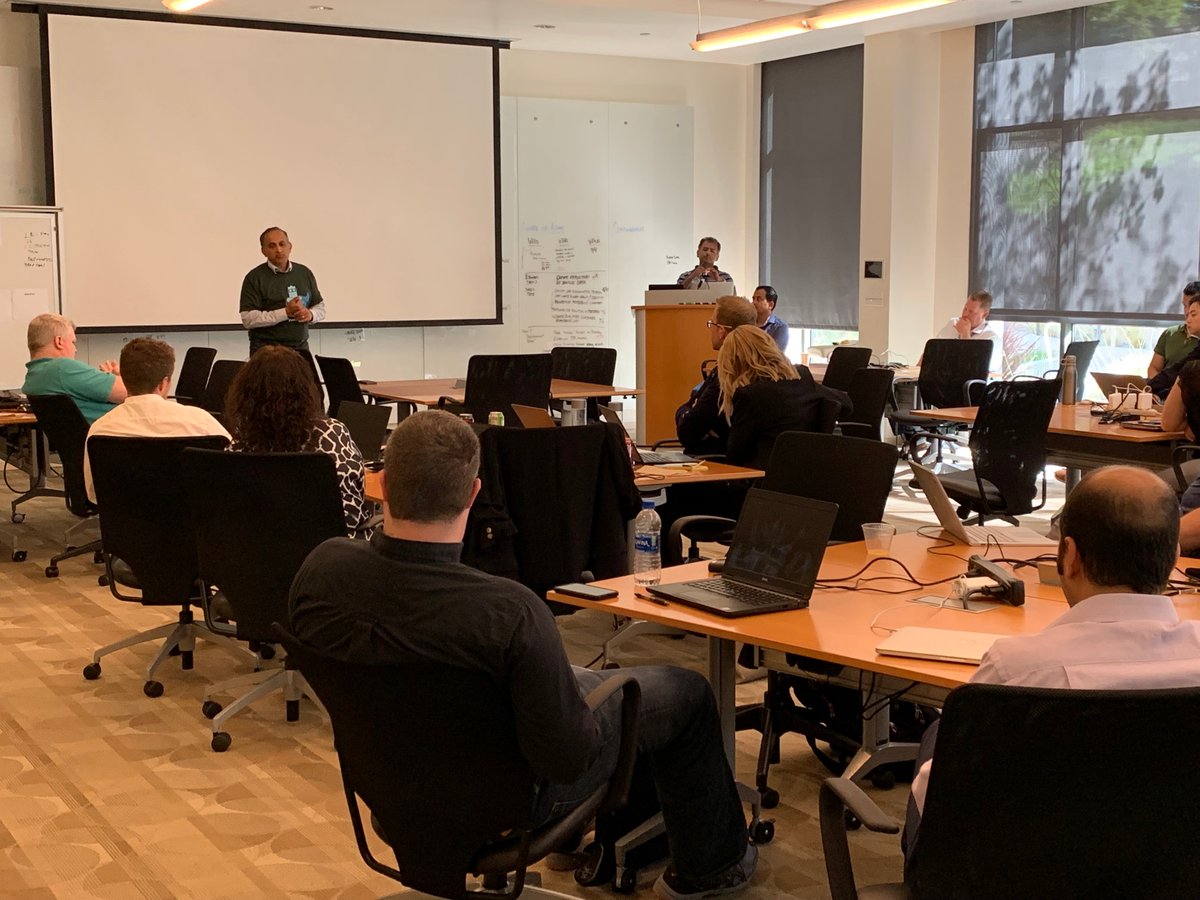 lamw's tweet photo. The execs just keep rolling into the #VMCSummit - @spoonen in the house! Another fantastic 1-1 chat with our #VMWonAWS customers https://t.co/DWUt8K1pKt