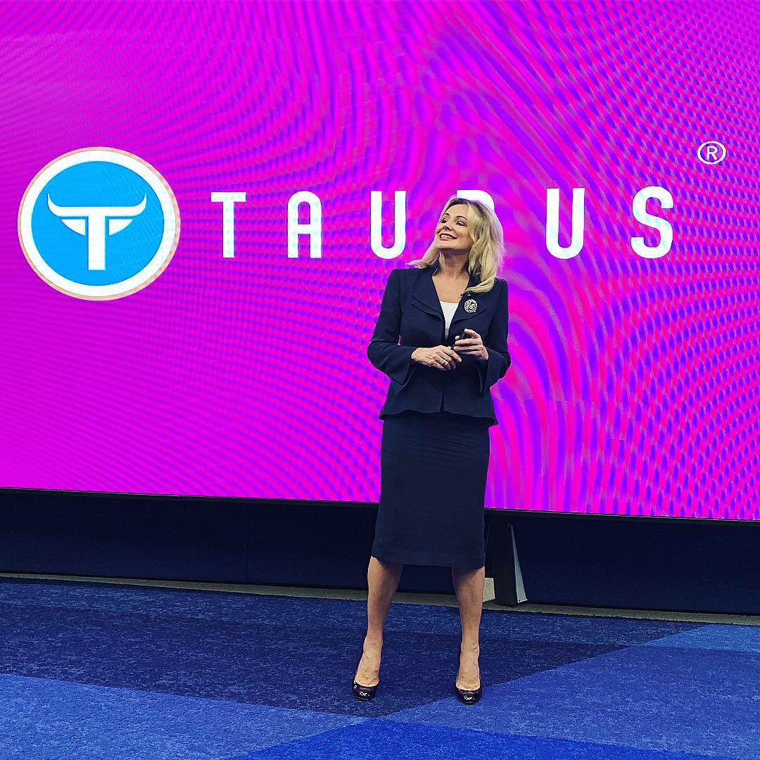 SharonWilliams_'s tweet photo. Excited to support @mynetfone last night at their sales & marketing conference. Take a look at this awesome screen! I felt like Iโd won an Oscar! #business #sales #marketing #tips #CEOlady #Bosslady #bullseye #taurus @TaurusMarketing https://t.co/r5Ukr2cAK0