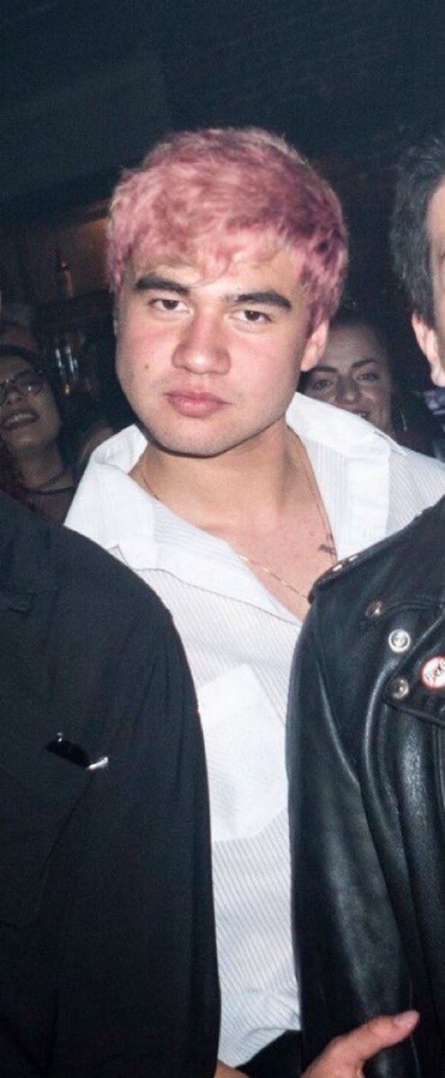 DemiLeigh__'s tweet photo. do it for my rights @Calum5SOS 🥵 https://t.co/yEEZz4BSkR