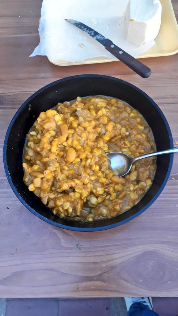 CarlosMaizon's tweet photo. Esto se vio de manera reiterada en todos los barrios de nuestra querida secc 13 pero compartimos este rico locro junto a los amigos de Talleres Este, en este dia especial para nuestra sociedad. Salud y feliz dia a todos los trabajadores 👩‍🔧👨‍🏭👩‍🏭 https://t.co/cldGVKIx9D