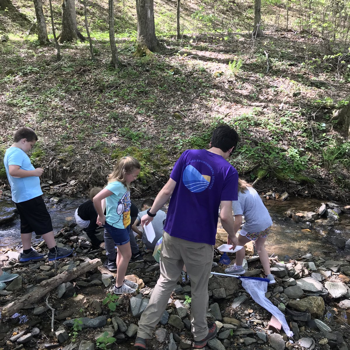 app_earth_sci's tweet photo. Beautiful day today for a Geobago visit to Cove Creek School for the “Water on the Move” 3rd Grade program. #appstateges @CCreekRaiders @EPAwater https://t.co/aVVwUsFOzS