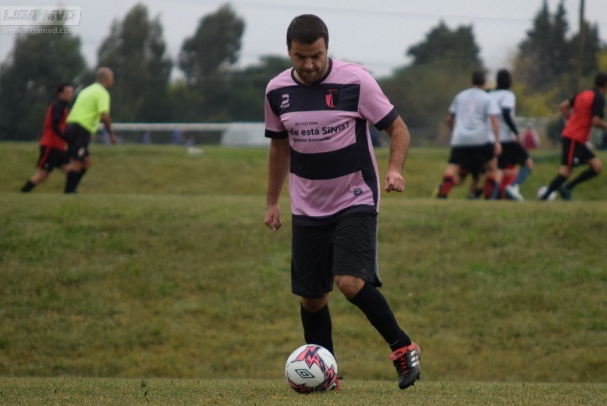 algunas fotos del último partido, galería completa en mas33.ligamvd.com/galerias_show/… 📸<a href="/NahuelDurand/">Nahuel Durand</a> <a href="/LIGA_MVD/">LIGA MVD</a>