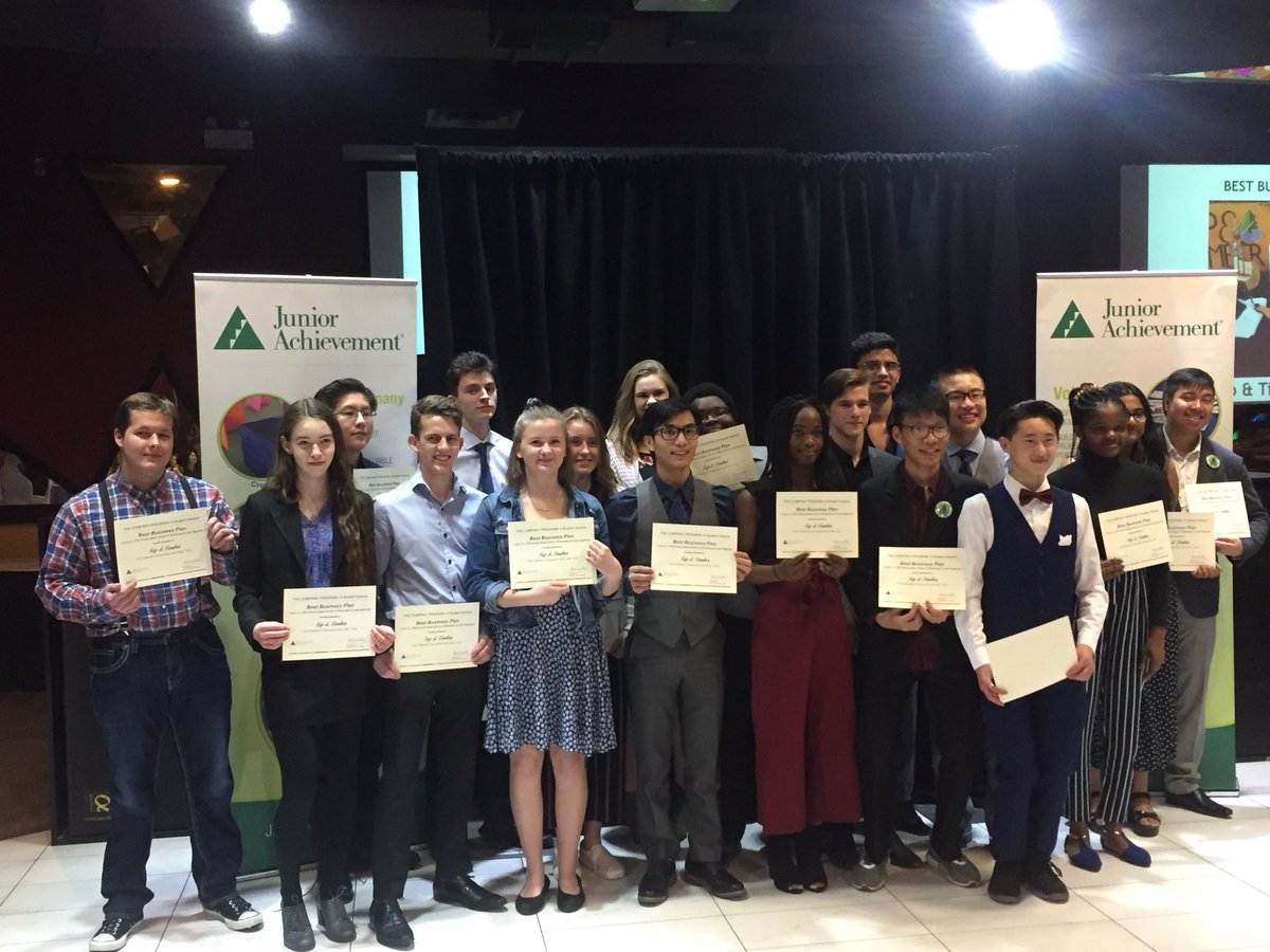 Danelle2's tweet photo. A night of celebration for the achievers who took part in this year’s #companyprogram with @JAManitoba🎉🙌👌Impressive job by all companies, especially proud of our team from @nmcLRSD @SipnTimber!! You guys worked hard and put in a lot of hours - CONGRATS team!!! https://t.co/Ncn8X6VFBL