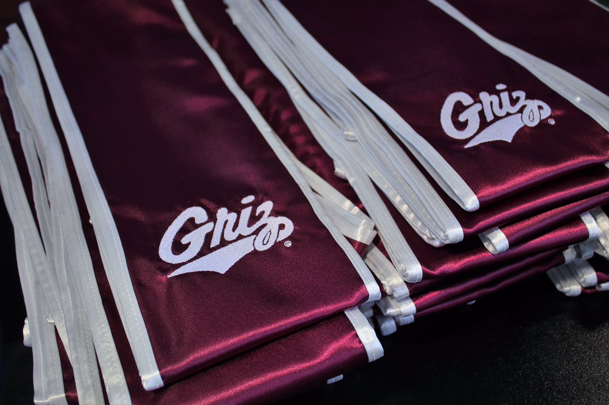 UMGRIZZLIES's tweet photo. Tonight we got to celebrate our graduating student-athletes and present them with their stoles and watches! Weβre proud of you!
#GoGriz #UpWithMontana https://t.co/Plsutv9Uzr