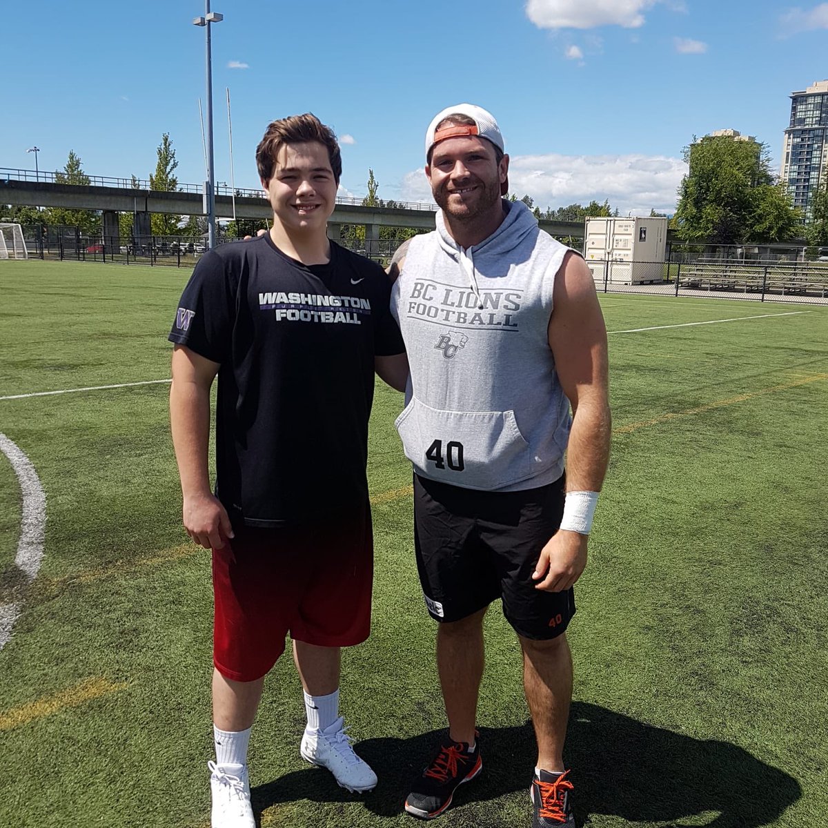 yreve2401's tweet photo. Want to say thank you so much to Mike Benson @mike_benson40 @ProPlayerU. You have been a huge part of my journey and I am so grateful for the time you gave me to refine my LS kraft. Wish you all the best #40. #cflplayersgiveback #friend #LSClub https://t.co/IhmboLQHWu