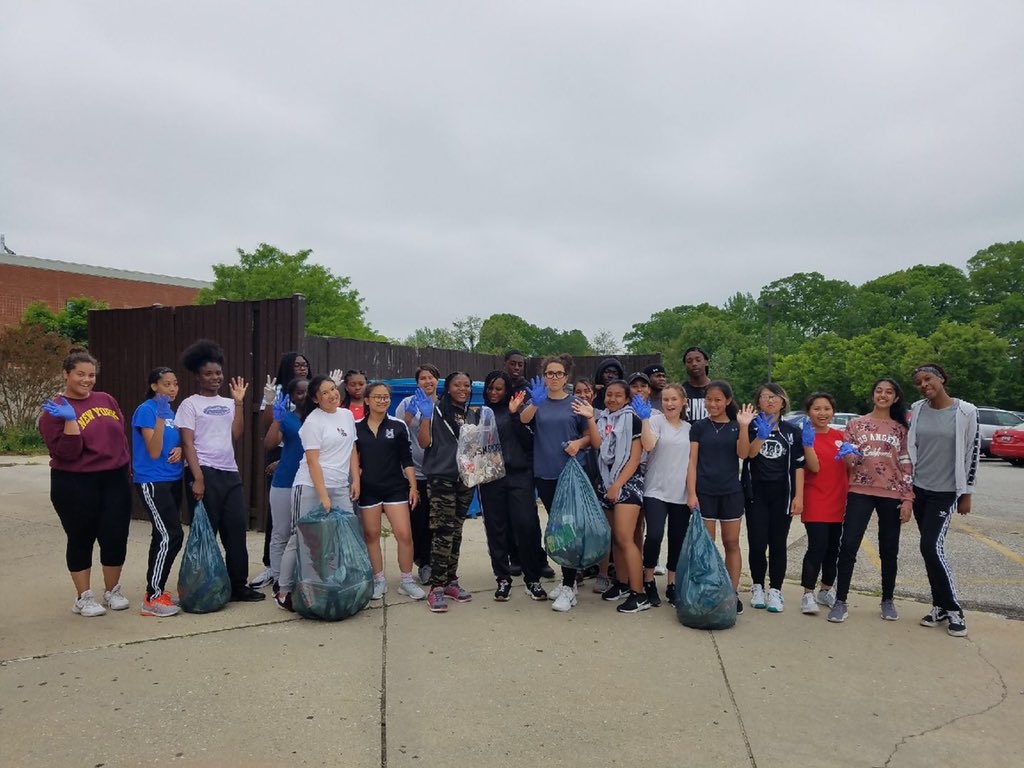 MeadeAthletics's tweet photo. Meade the Tennis making a difference! Thank you to Seniors: Kenneth Khissi, Elaine Tse, Angela Guzman #ThisIsMeade https://t.co/KX6mNbLpPC