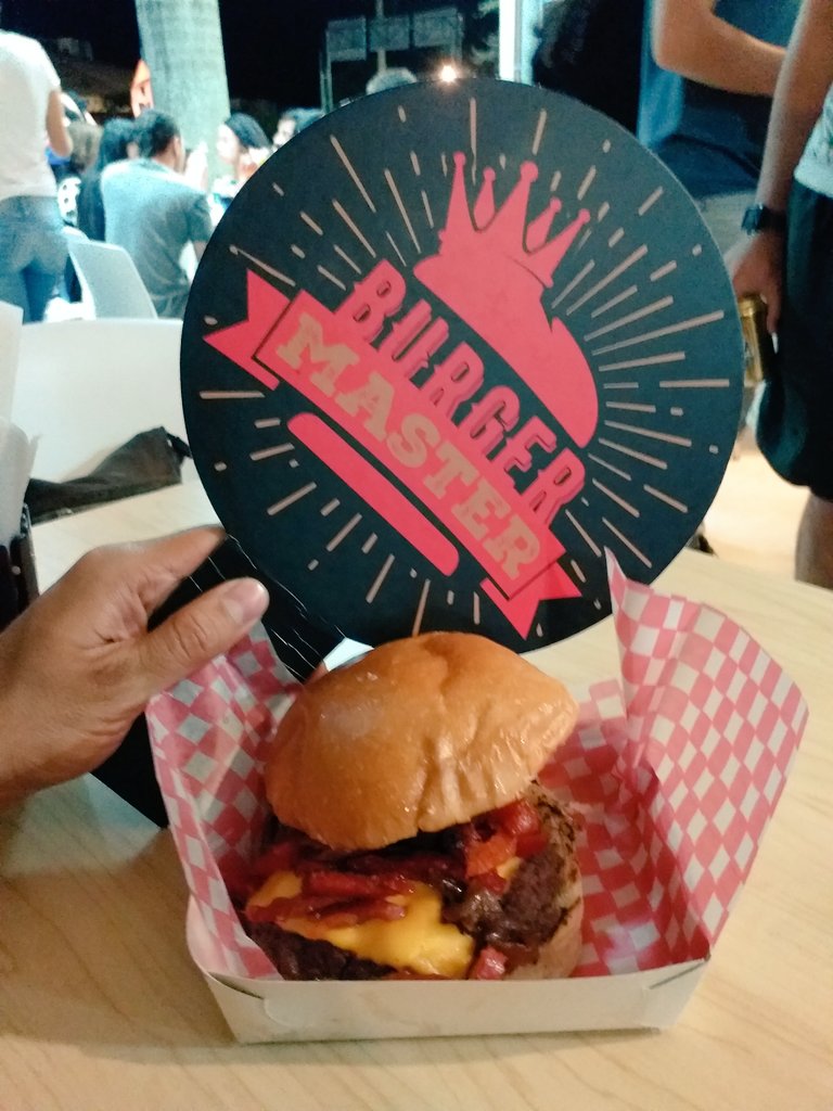 Diegoopadilla's tweet photo. Día 3 del #MasterBurgerCo en #Armenia Hoy el turno fue para la #CoffeeRibs de #Estación94 I ❤🍔⚡
@tuliorecomienda @burgermasterco https://t.co/Wr2rqcPfFh