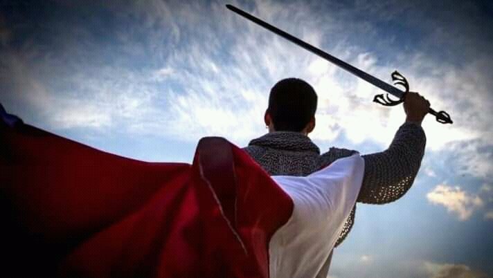 Preto Velho ensinou
Na cartilha de Aruanda
E Ogum não esqueceu
Como vencer a demanda
A tristeza foi embora
Foi na espada do guerreiro
E a luz do romper da aurora
Vai brilhar neste terreiro! 👑🙏📿🛡✨🍃❤💚💙