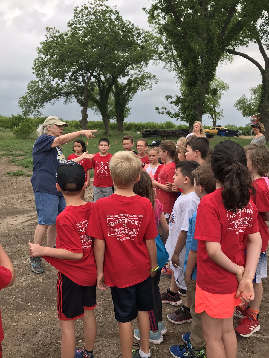 Shillingburgtr's tweet photo. Fun day @sweeteatsfarm! @ElementaryFord https://t.co/J2QiPFW1BB