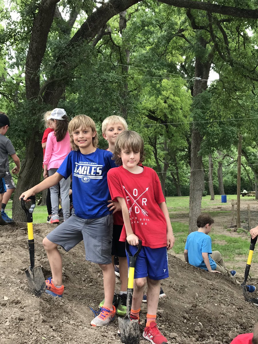 Shillingburgtr's tweet photo. Fun day @sweeteatsfarm! @ElementaryFord https://t.co/J2QiPFW1BB