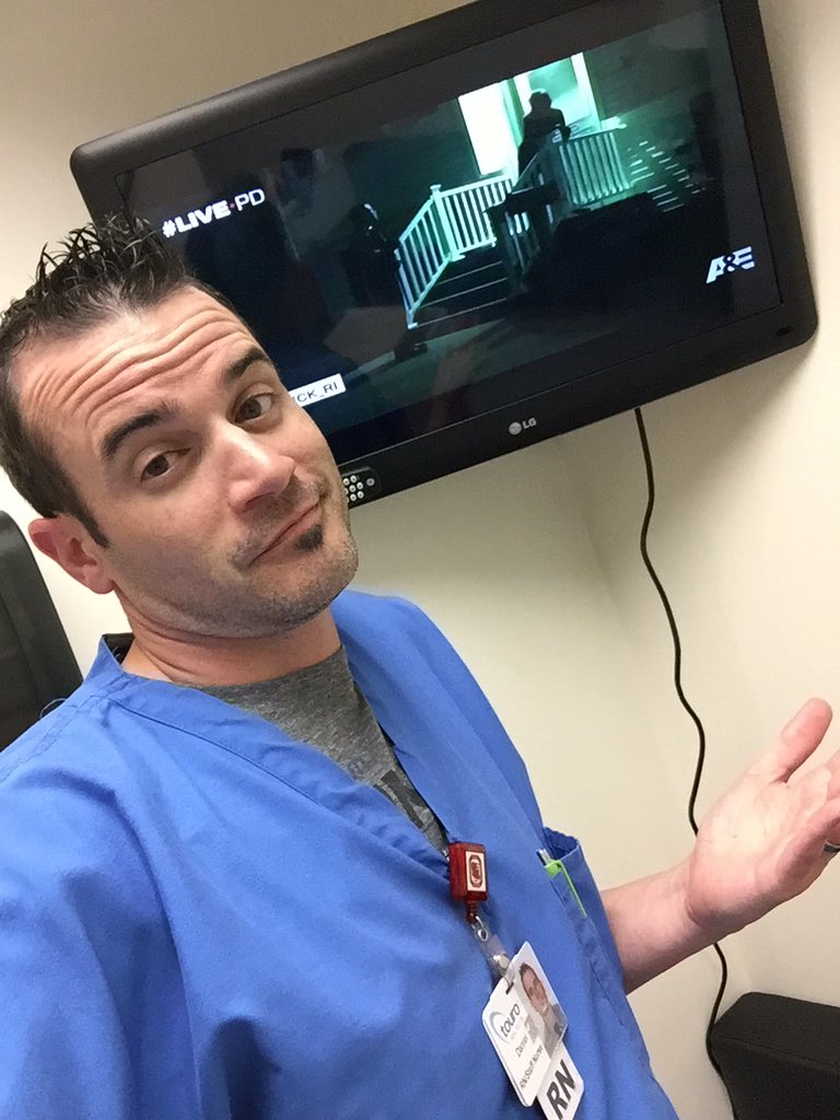 DanFlynn's tweet image. When you have to catch little bits and pieces of @OfficialLivePD on @AETV during your only shortened lunch break, cause you know, work.  #workflo #livepd #nurselife #erlife #LiveRescue
