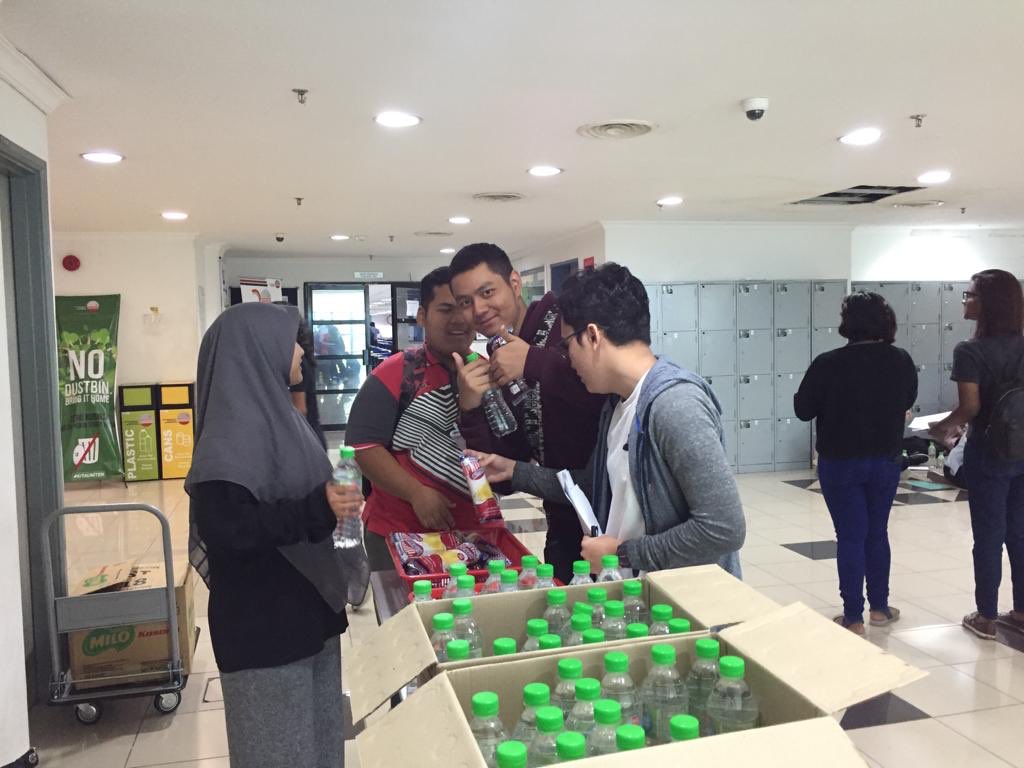 feninazman's tweet photo. Free breakfast free breakfast!
Come and get them!
Itโs YOUR breakfast! โบ๏ธ๐๐ผ
#FreeBreakfast #ItsYourBreakfast
#UNITEN #CCI #CES #COE https://t.co/3gbCI78eKN