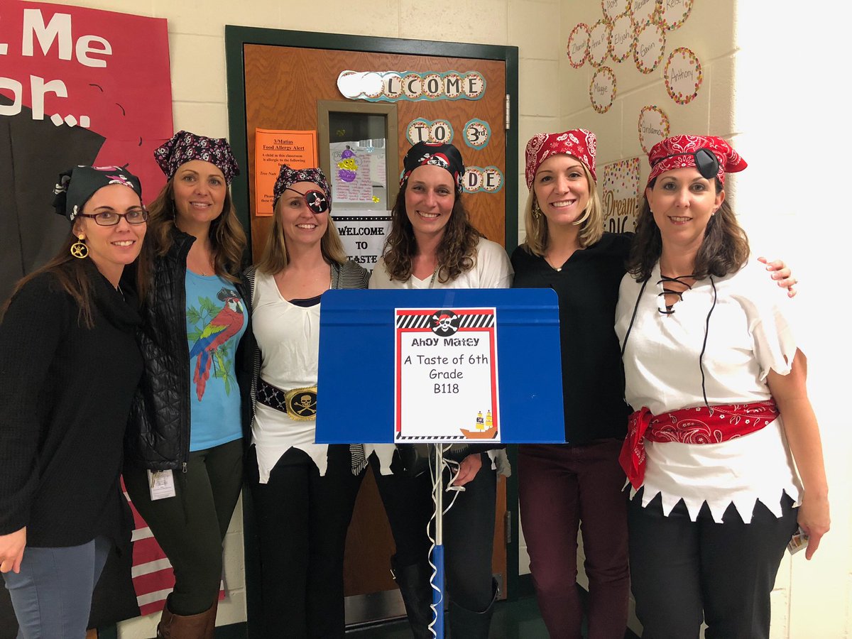 Ahoy! 6th grade pirates at Curriculum Night #mtsdlearn <a href="/MTSD_KRosenberg/">Kim Rosenberg</a> @MTSD_6RD @GrowanRowan <a href="/MTSDmtes_jhes/">MTES</a> ⚓️