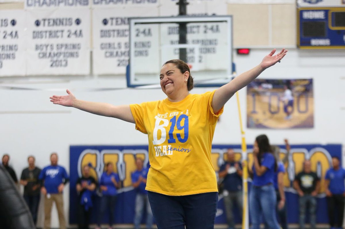 WHO’S GOT IT BETTER THAN US...
NOBODY!!!!!!

Thank you to our ELITE Principal @MaribelMguillen for everything you do for all of our kids! Happy #PrincipalAppreciationDay #digin #sehsthebest #mychoiceSEISD