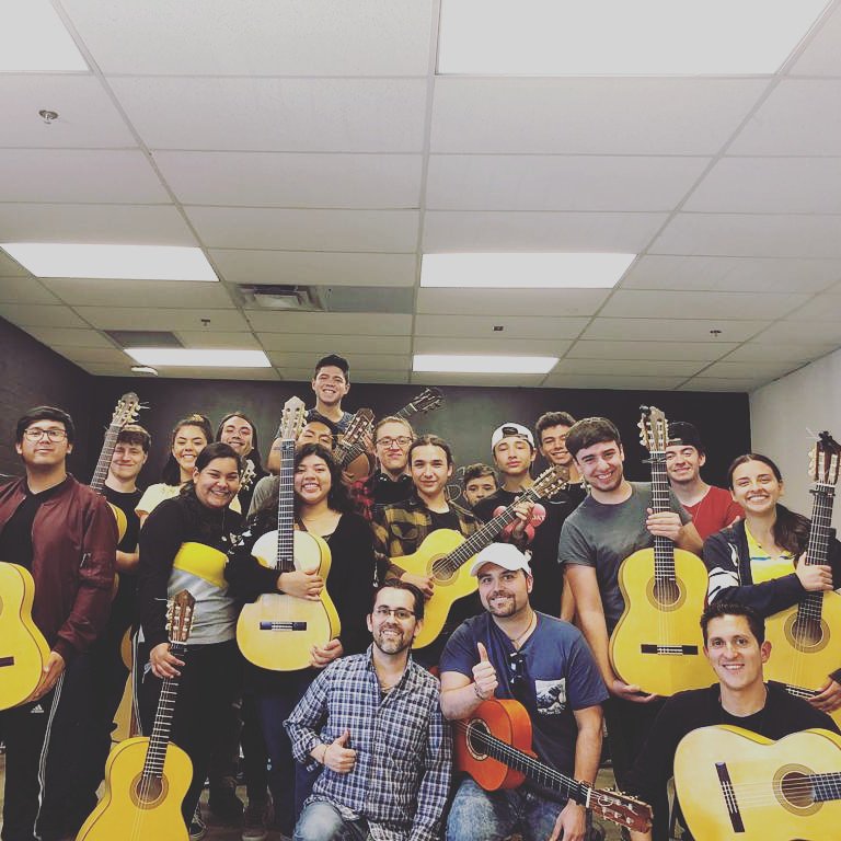 Muchas gracias a tod@s mis alumnos de TIERRA ADENTRO, de ALBUQUERQUE.EEUU. 
Así como a mi amigos Mario Febres y Ricardo Anglada por su ayuda. 
Un placer ver que el Flamenco llegue tan lejos!!!
🌏🌏🌏🎸🎸🎸💪💪💪💪

#flamencomusic #flamencoguitar #flamencoguitars