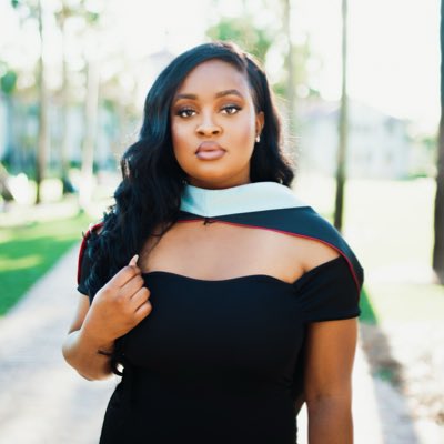 stylebymiece's tweet photo. #BlackANDHooded 👩🏾‍🎓
#NewProfilePic https://t.co/xtF5tBBVhe