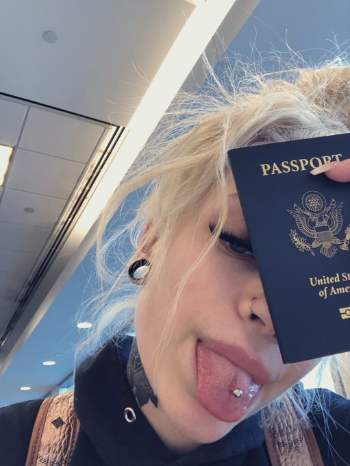 2 pic. Expectation of traveling vs Reality...PEACE Y’ALL ???✌? https://t.co/m5H4UfWL81