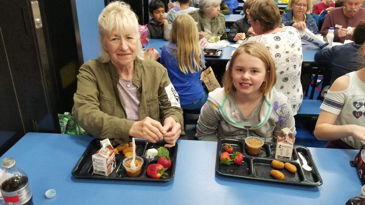 More special lunch visitors! @lincolnk8graff <a href="/lincolnk8school/">Lincoln K-8 District-Wide School</a>