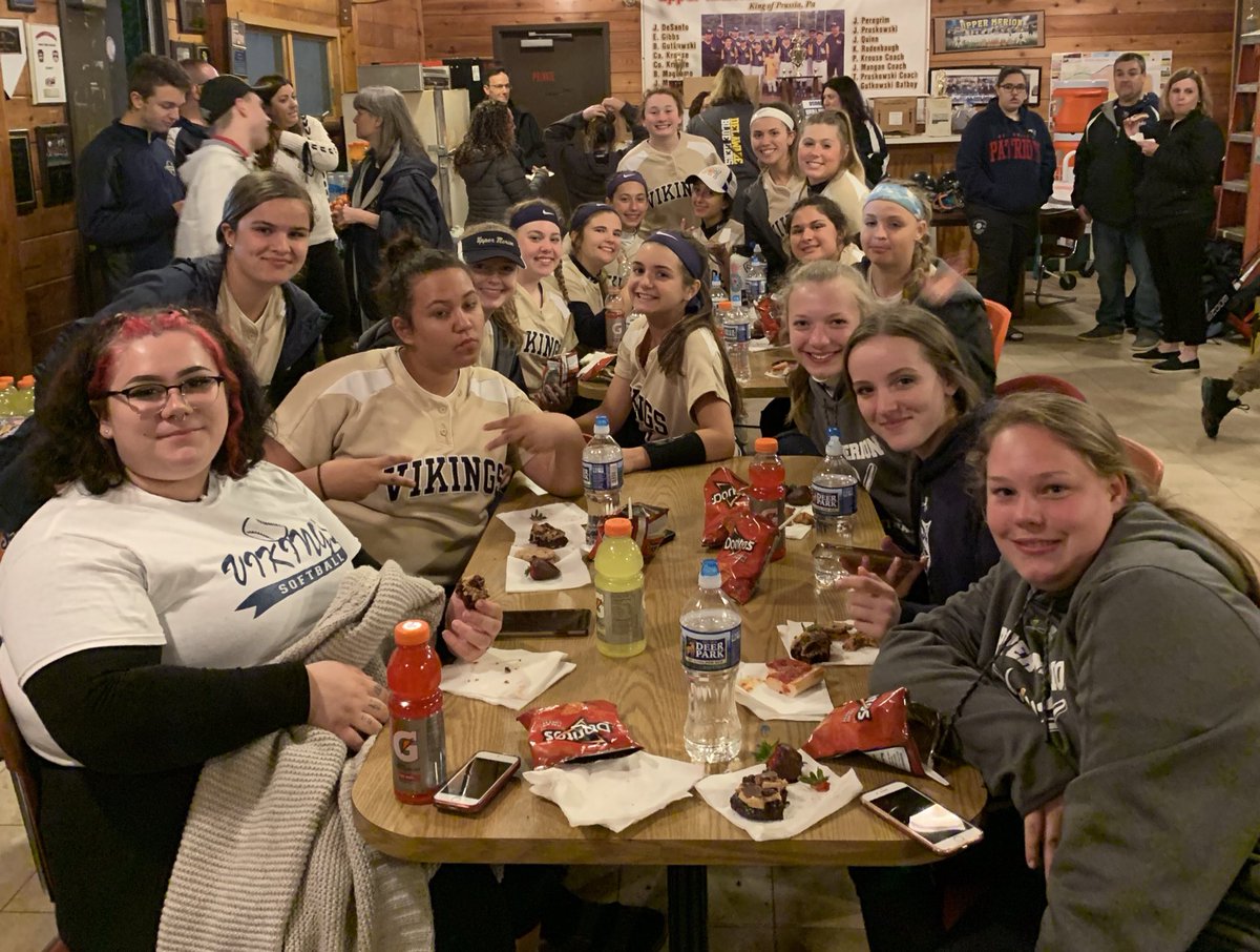 UpperMerionSB's tweet photo. Great Senior Night win! Kayla Warren, Lauren Del Giudice, Alexis Ettorre, Bianca Gulotta, and Katelyn O’Brien had great games! #WeLoveSeniors https://t.co/xbhnzMeyem