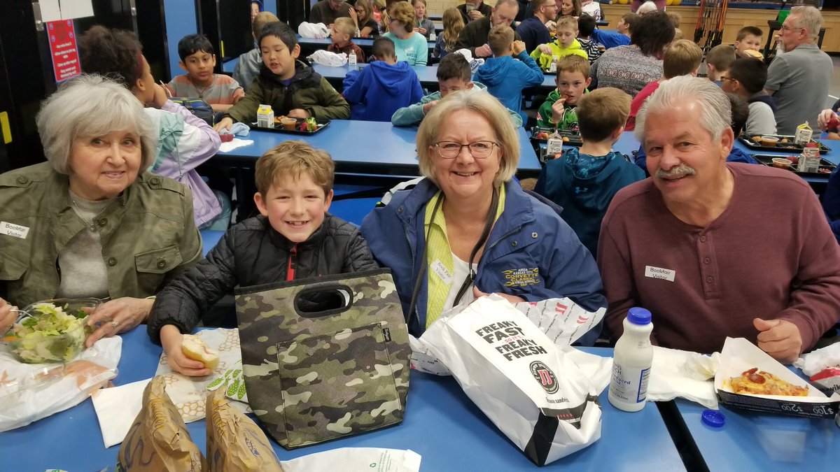 Great day at Lincoln!  Special visitors at lunch! @Lincolnk8graff <a href="/lincolnk8school/">Lincoln K-8 District-Wide School</a>