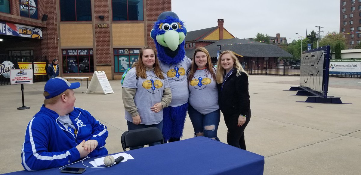 Nicci_Riser's tweet photo. Another Rockets &amp; Revs Night in the books. Thanks to everyone who came out and supported the Grove and Aevidum! #sgschoolnews #sgasd #rocketsandrevs2019 #aevidum #SGAEF #ROCKETPRIDE #thankfulitdidnotrainthisyear https://t.co/DNZQdxVN19