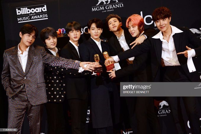 Bts awards. БТС на биллборд 2019. БТС BBMAS. БТС на биллборд 2017. Премия билборд БТС.