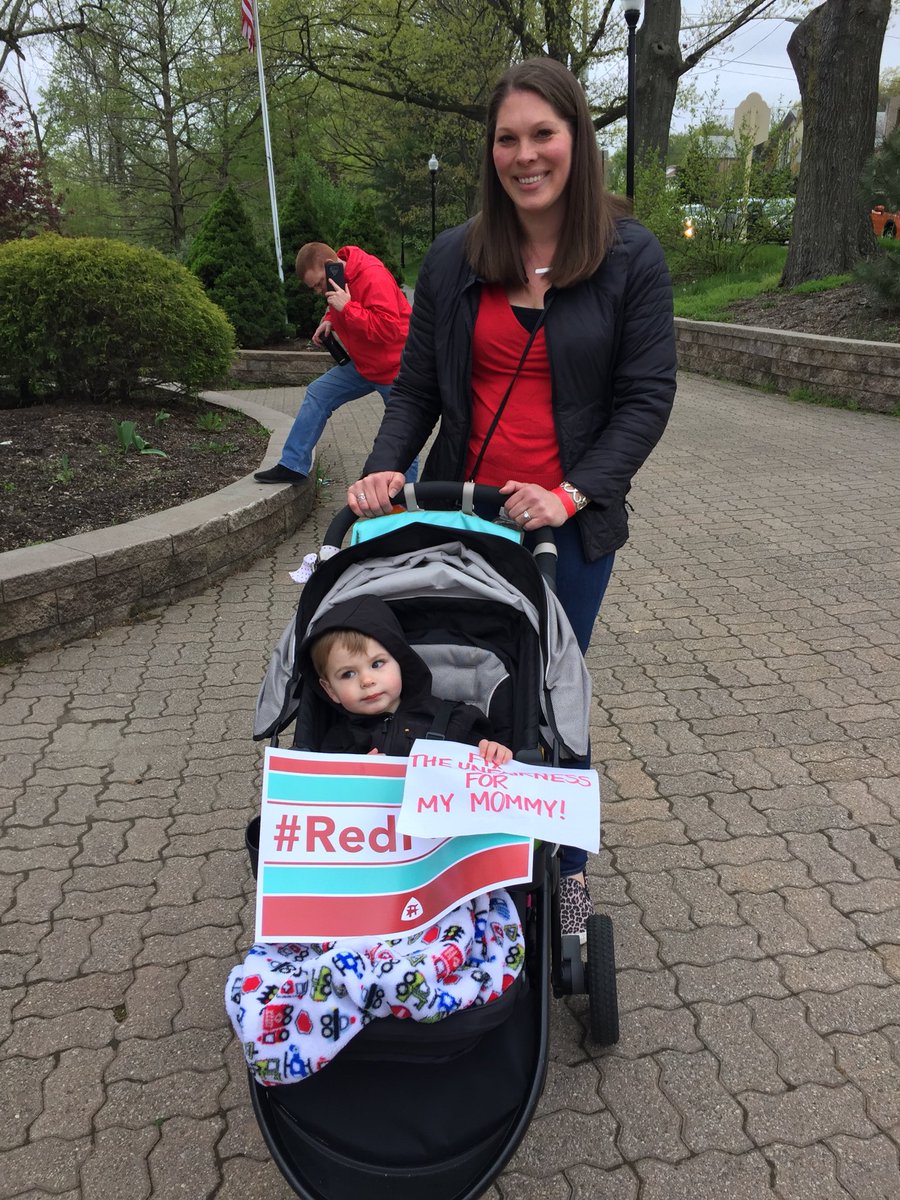 marywiley2's tweet photo. MEA shows up in support of strong public schools! #RedForEd https://t.co/gTYohPoS1M