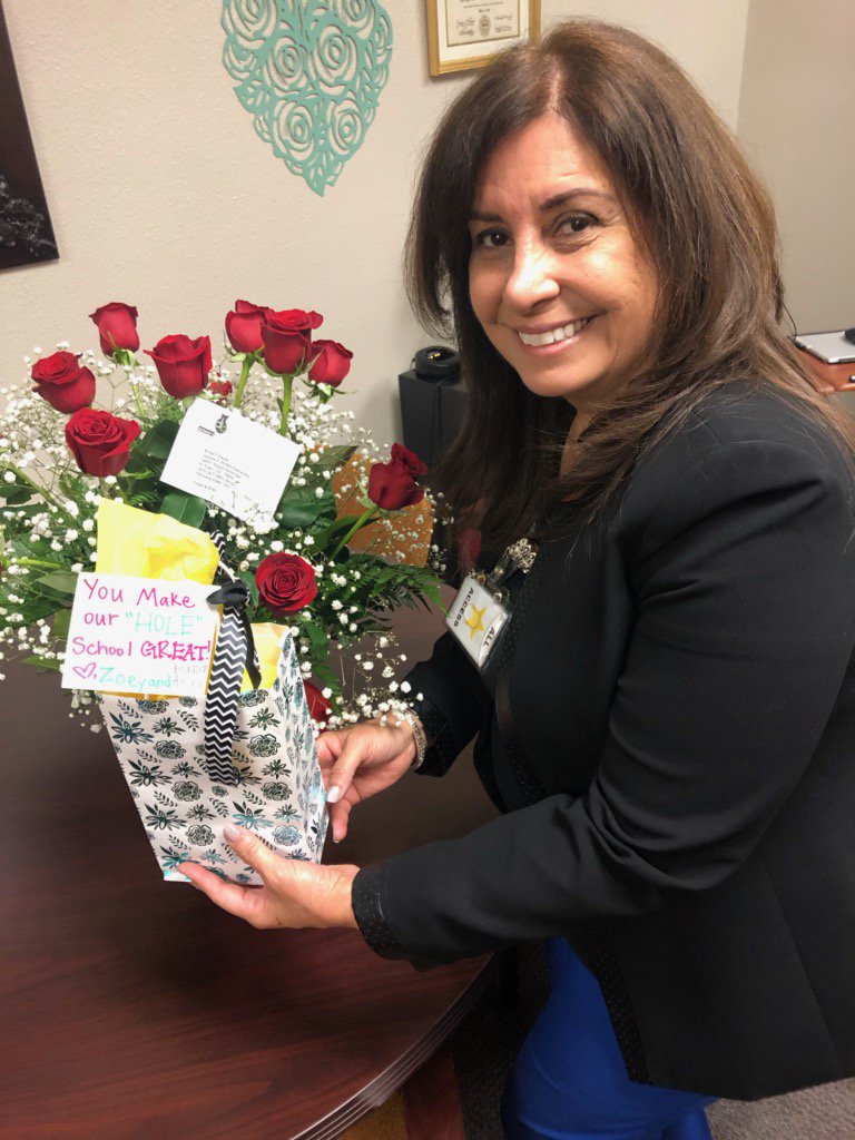 meagan_fields3's tweet photo. Happy Principals Day to this amazing lady! Thank you for being such a great mentor @Butler_ES 💜🐺🐾 https://t.co/JJo1esp8Iq