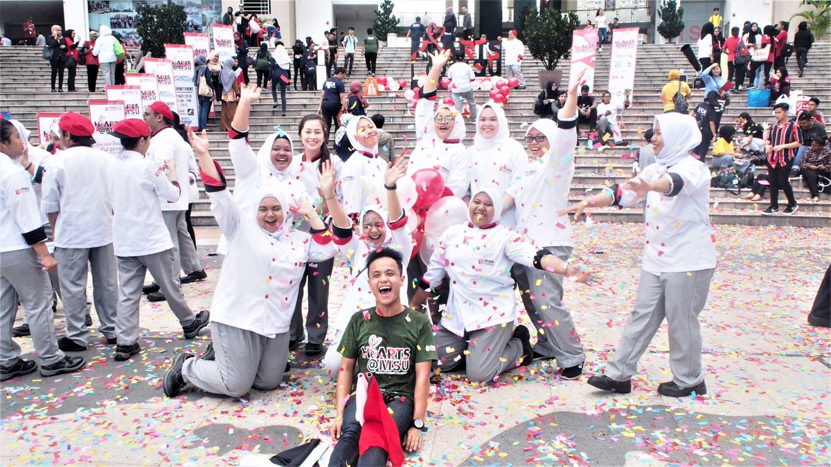 msucseremban's tweet photo. SHCA: HeARTS@MSU Carnival 2019 officiated by Prof. TS @MohdShukriYajid at MSU U-Square. 

Come and join the various activities at the #HeARTMSU today until tomorrow. 

#MSUmalaysia
#go2MSU
https://t.co/CpCiqK1suY https://t.co/p7qzmcI1Op
