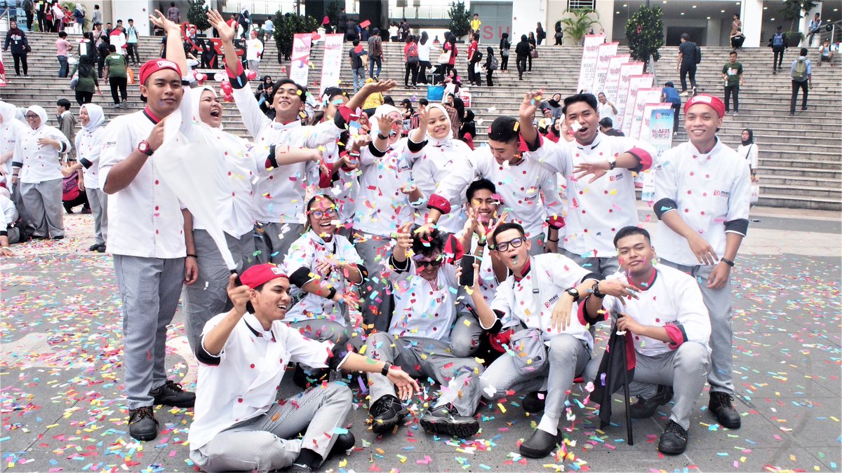 msucseremban's tweet photo. SHCA: HeARTS@MSU Carnival 2019 officiated by Prof. TS @MohdShukriYajid at MSU U-Square. 

Come and join the various activities at the #HeARTMSU today until tomorrow. 

#MSUmalaysia
#go2MSU
https://t.co/CpCiqK1suY https://t.co/p7qzmcI1Op
