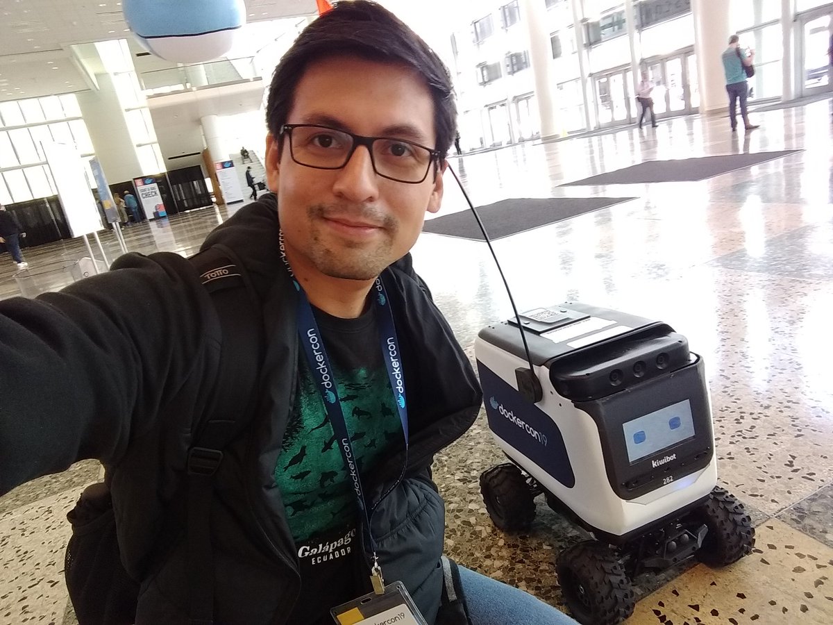 herrera_luis10's tweet image. If you&apos;re attending to #DockerCon19 you couldn&apos;t miss snap a selfie with kiwibot @kiwicampus #Docker #DockerCon