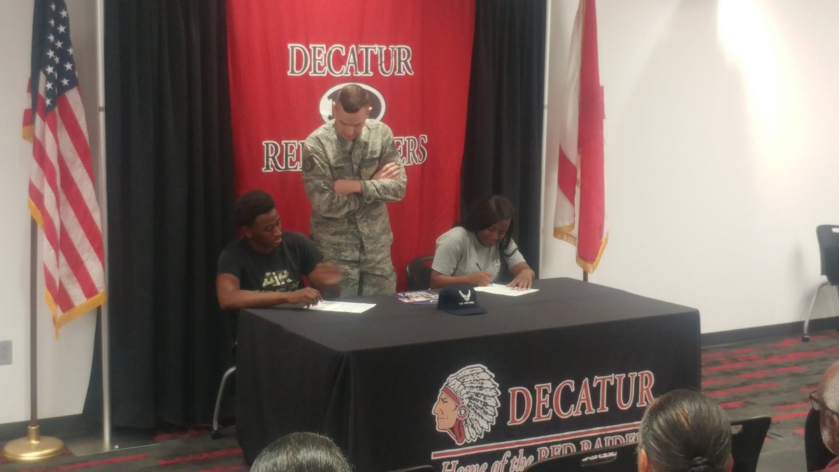 DaivonFouche's tweet photo. 1st Annual Military Signing Day. Air Force. #dhigh #rrn #dcseffect #DifferenceMakers https://t.co/zL1BRZ0xHr