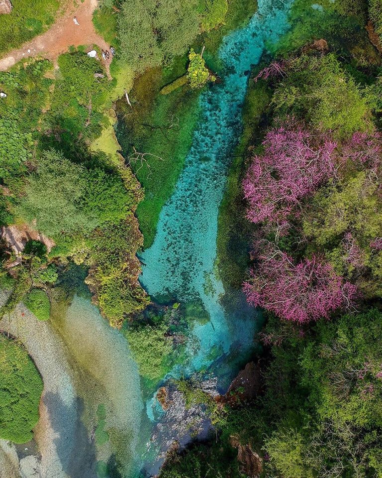 visitsaranda's tweet photo. Blue Eye from above.
Fantastic colours of nature.  
#Sarande #VisitSaranda #Albania 
Photo credit: @jamesleithart /Ig https://t.co/OnwpzIEhPN