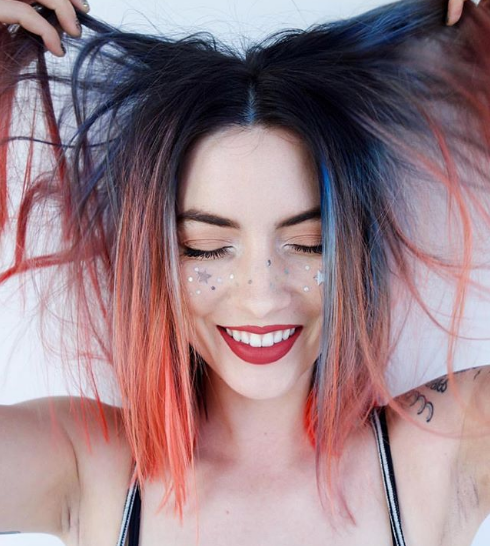 CapitalHair's tweet image. How gorgeous is this blue &amp;amp; coral bob? 😍

Recreate this look using:
🍑 Crazy Color Peach Coral
💙 Crazy Color Sapphire
.
.
.
#crazycolour #crazycolor #colourfulhair #colorfulhair #capitalhair #summerhair