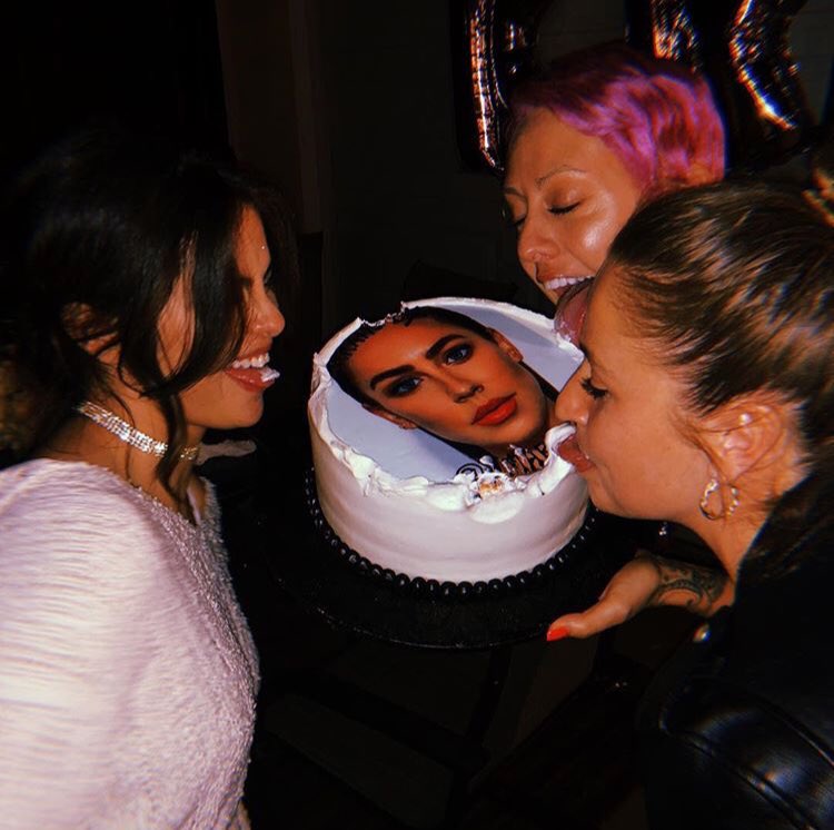 SelenaGomezNews's tweet photo. IG | gabriellafka: https://t.co/dyTnPWNI9N