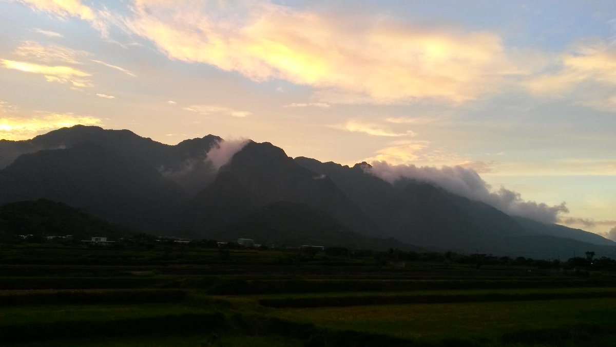 Obvious_Tech's tweet image. Le jour s&apos;est levé... sur les montagnes de #Taiwan 
#JeudiPhoto