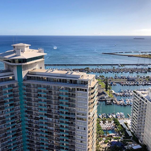 kinga_mills's tweet photo. From one showing to the next. I love selling on Oahu.  We have such an incredible backdrop. ⛵️🏖🌈🌺 #livingthedream https://t.co/92JDsbw7eE https://t.co/5HTS1GkcR8