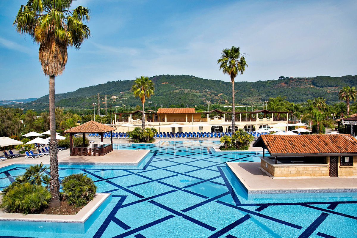 TUIDeutschland's tweet photo. Hallo, wir sind die Neuen bei #TUIMAGICLIFE! 👋🌟
Es gibt Familienzuwachs. 🐣🐣🐣 Ab Sommer 2019 gesellen sich drei neue Hotels in Italien, Tunesien und der Türkei ins Sortiment der beliebten Clubmarke. Auf dem #TUIBlog stellen wir sie euch vor: https://t.co/zatuJmFgtN https://t.co/hrJjWBWM1i