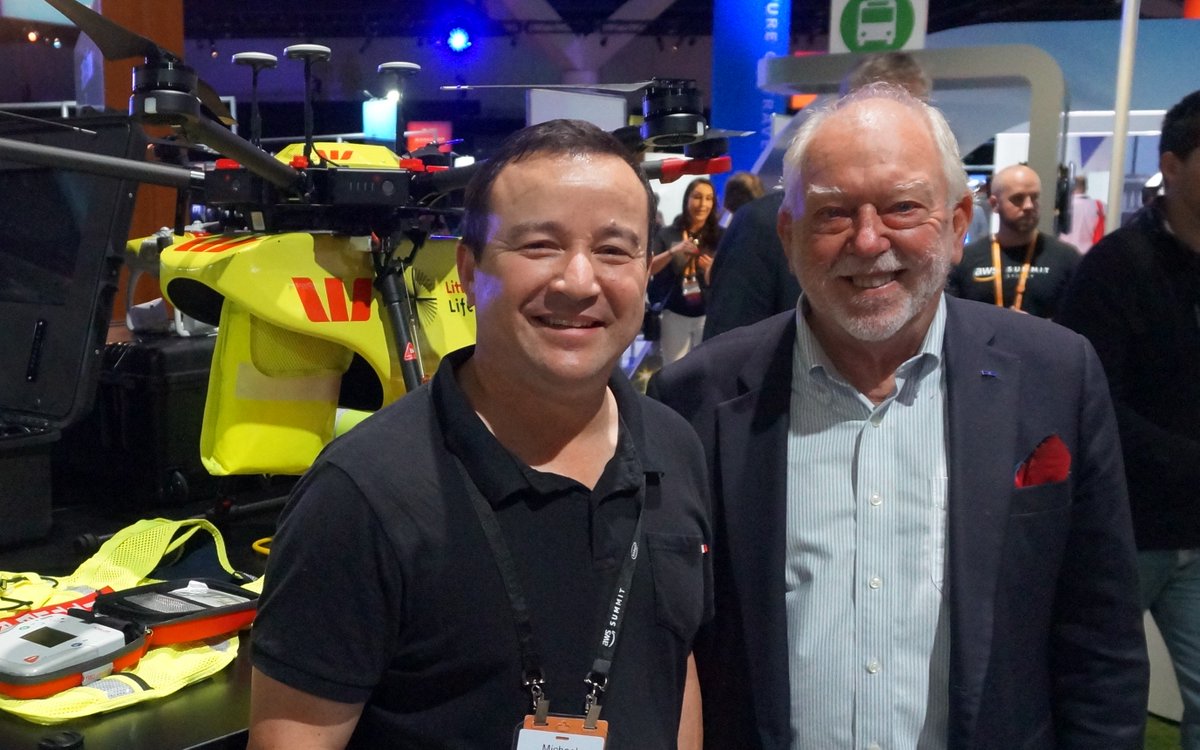 An absolute pleasure to catch up with Dr Paul Scully-Power twice in 2 days - this time at #AWSSummitsydney; he is co-founder of the Ripper Group using AI and UAVs to rescue people and find sharks - an awesome use of the tech!!! #JerichoEdge;
