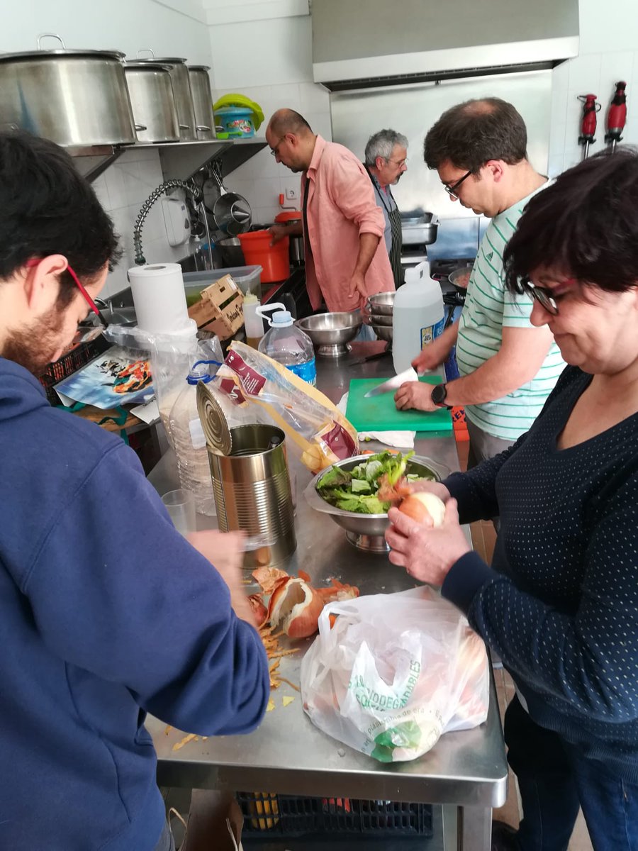 ecomenja's tweet photo. Moltes gràcies a totes les persones d'aquesta família #Ecomenja per la meravellosa trobada d'ahir.
Entre bon menjar i bona companyia la vida passa millor!
#famíliaEcomenja @GallecsInfo #MoltmesquemenjadorsEco #granpaella https://t.co/hioXfVcwC0