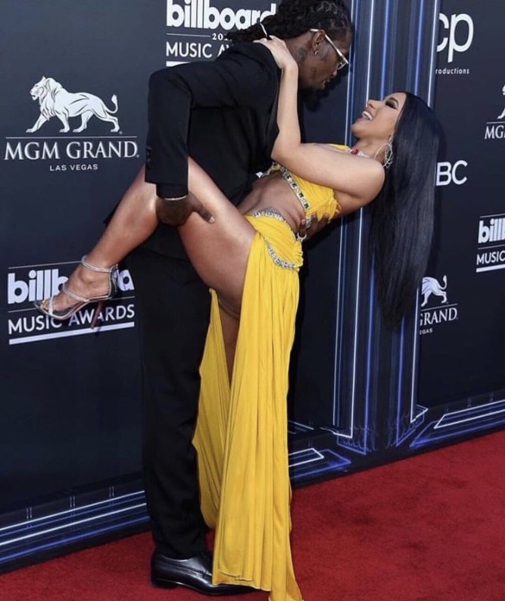 Cardi B at #BillboardMusicAwards2019 wasn’t happy about this coochie pictur...